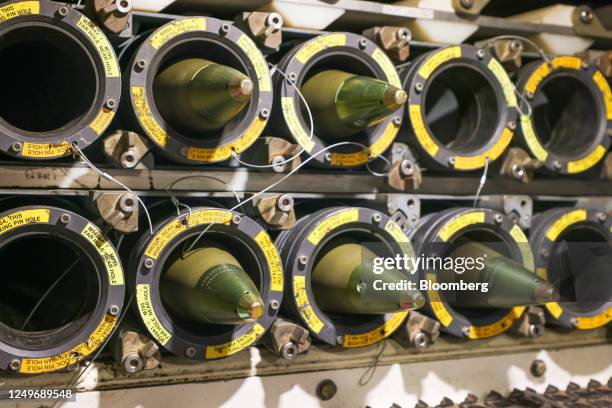 Howitzer Shell Fuse 198 M109 Howitzer Stock Photos, High-Res Pictures, and Images - Getty ...