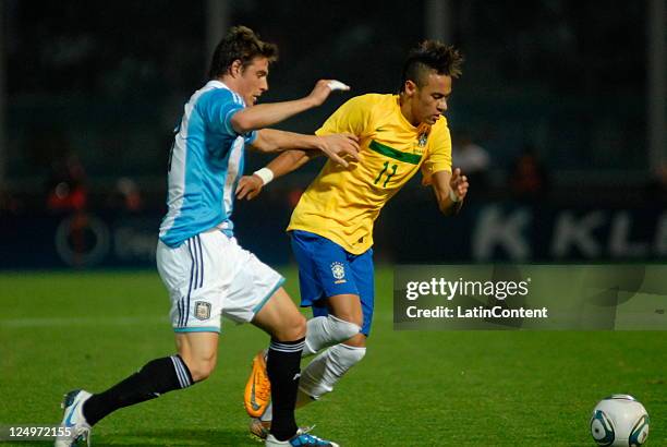 Neymar, from Brazil, fights for the ball with Iván Pillud from Argentina, during the first match of the Superclasico de la Americas , at Mario...