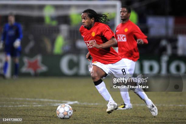 Anderson of Manchester United in action during the UEFA Champions League Round of 16 first leg match between Olympique Lyonnais and Manchester United...