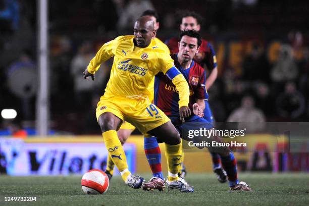 Marcos Senna of Villarreal controls the ball under pressure of Xavi of Barcelona during the La Liga match between Barcelona and Villarreal at the...