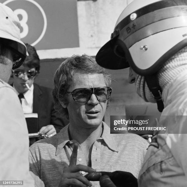 Acteur Steve MacQueen, surnommé le "Roi du cool" sur le tournage du film "Le Mans" en 1970 au Mans en France.