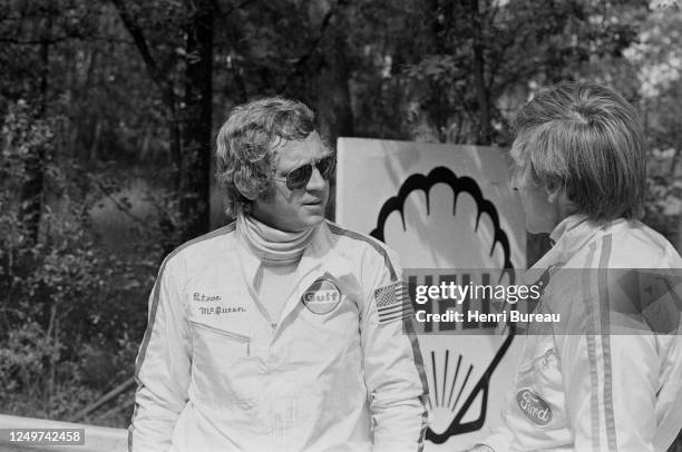 Acteur Steve MacQueen, surnommé le "Roi du cool" sur le tournage du film "Le Mans" en 1970 au Mans en France.