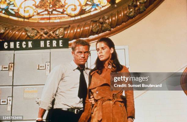 Steve MacQueen et Ali MacGraw sur le tournage du film "Guet-apens". .