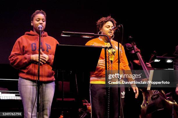 Floerty Singer 570 Floetry Photos & High Res Pictures - Getty Images