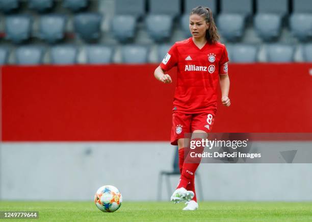 Melanie Leupolz of Bayern Muenchen controls the ball during the Flyeralarm Frauen Bundesliga match between FC Bayern Munich Women's and FF USV Jena...