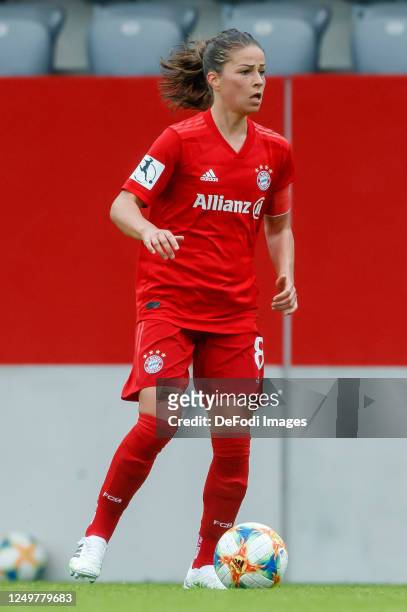 Melanie Leupolz of Bayern Muenchen controls the ball during the Flyeralarm Frauen Bundesliga match between FC Bayern Munich Women's and FF USV Jena...