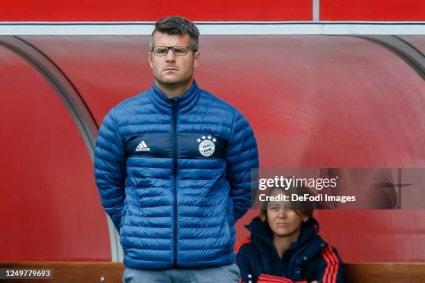 Head coach Jens Scheuer of Bayern Muenchen looks on during the Flyeralarm Frauen Bundesliga match between FC Bayern Munich Women's and FF USV Jena...