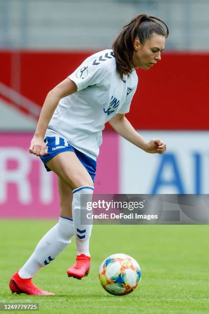 Leonie Kreil of FF USV Jena controls the ball during the Flyeralarm Frauen Bundesliga match between FC Bayern Munich Women's and FF USV Jena Women's...