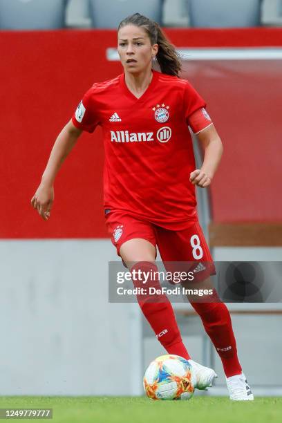 Melanie Leupolz of Bayern Muenchen controls the ball during the Flyeralarm Frauen Bundesliga match between FC Bayern Munich Women's and FF USV Jena...