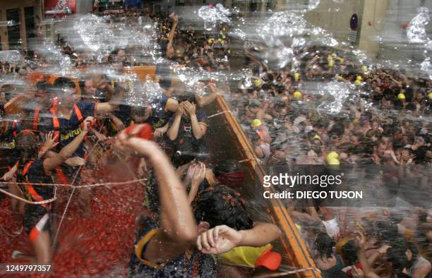 People are seen throwing tomatoes during the "Tomatina" food festival on August 26, 2009 in Bunol, Valencia, in the southeastern region of Spain. The...