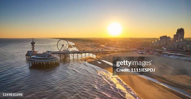 der pier in scheveningen - scheveningen stock-fotos und bilder