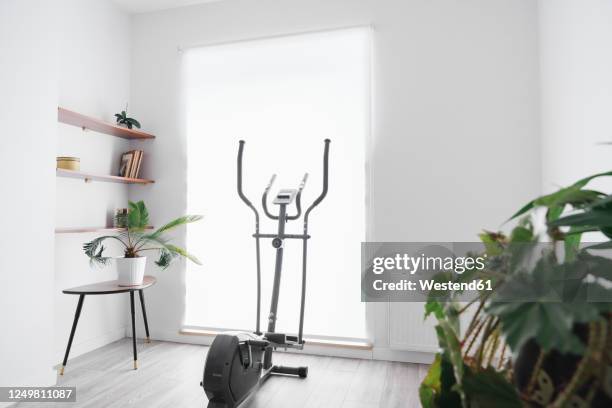 elliptical trainer at home - exercise room stock-fotos und bilder
