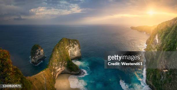 665 Kelingking Beach Photos and Premium High Res Pictures - Getty Images
