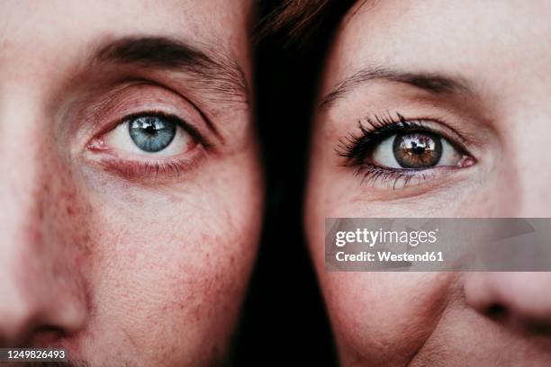 close-up portrait of a couple - eye men photos et images de collection