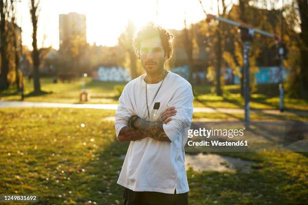 man in urban park against sun - back lit man stock pictures, royalty-free photos & images