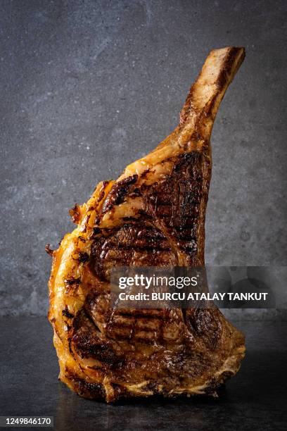 grilled rib eye steak - tomahawk stock pictures, royalty-free photos & images