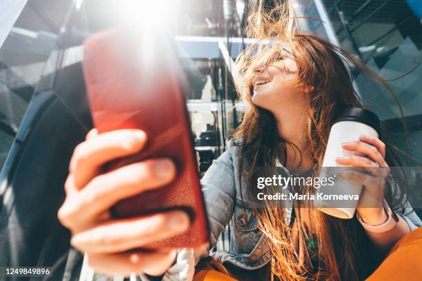 girl taking a selfie - frauen mit fotoapparat stock-fotos und bilder