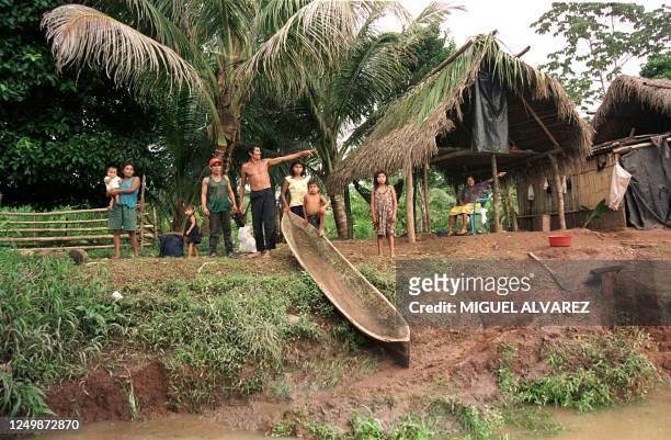 This 22 June, 2000 image shows a family of Criollo origin, who live in Sisi, 380 km from Managua, Nicaragua. Foto tomada el 22 de junio de 2000, de...