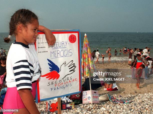 - Photo prise le 23 août 1995 d'enfants profitant de la plage du Havre, dans le cadre d'une opération du Secours populaire intitulée "L'ét�é n'oublie...