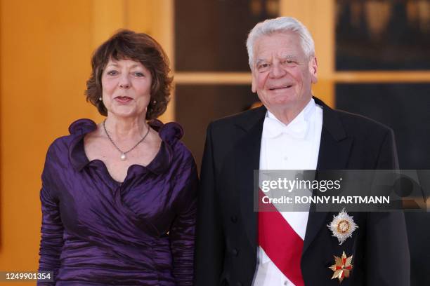 Former German president Joachim Gauck and his partner Daniela Schadt arrive for a state banquet at the presidential Bellevue Palace in Berlin, on...