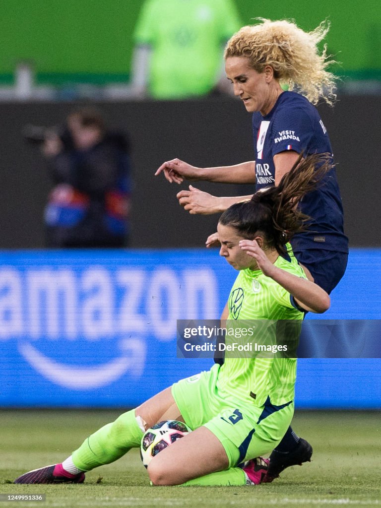 Lena Oberdorf of VfL Wolfsburg and Kheira Hamraoui of Paris... News Photo Getty Images Lena Oberdorf of VfL Wolfsburg and Kheira Hamraoui of Paris... News Photo Getty Images