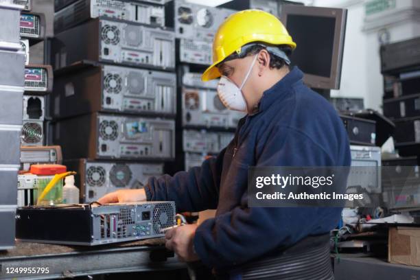 Fixing Computer Mask Photos and Premium High Res Pictures - Getty Images