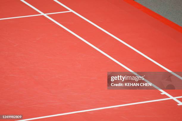 empty badminton field - badminton court stock-fotos und bilder