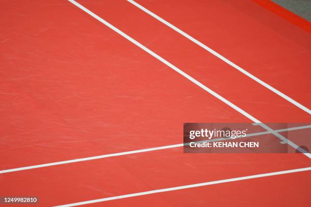 empty badminton field - badminton court stock-fotos und bilder