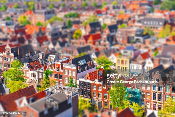 tilt shift architecture in amsterdam, holland - ciudades pequeñas fotografías e imágenes de stock