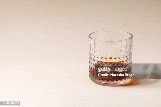 glass of whisky - cognac glass stock-fotos und bilder