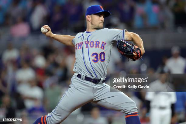 David Robertson of the New York Mets pitches in the ninth inning during the game between the New York Mets and the Miami Marlins at loanDepot park on...