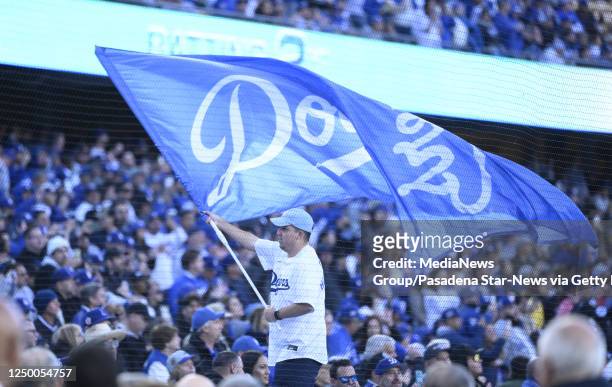 Los Angeles, Los Angeles Dodgers dans look on prior to a Opening Day baseball game between the Los Angeles Dodgers and the Arizona Diamondbacks at...