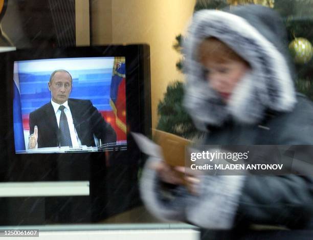 Putin Window 659 Shop Window Tv Stock Photos, High-Res Pictures, and Images - Getty ...