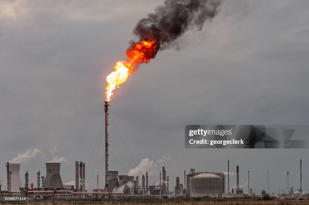 Pile de fusée de raffinerie de pétrole