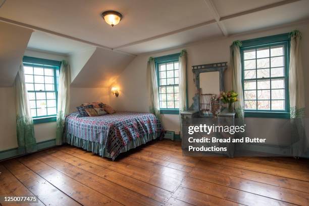 home interior bedroom - manchester vermont stock-fotos und bilder