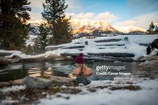 a woman enjoying an evening sunset in a hot spring. - sun valley 個照片及圖片檔