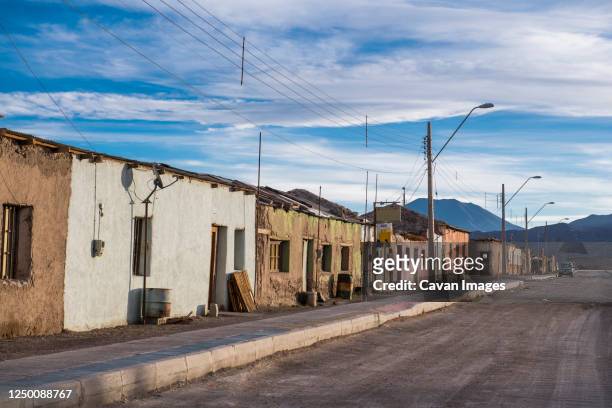 street scene, ollague, the border between chile and bolivia - antofagasta stockfoto's en -beelden