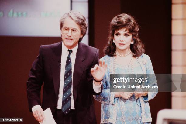 Fernsehshow Wetten, dass ..? 1986 - - Der deutsche Fernsehshowmaster/Moderator Frank Elstner und die italienische Schauspielerin, Fotografin und...