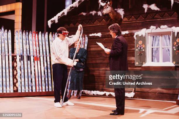 Fernsehshow Wetten, dass ..? 1986 - - Der deutsche Fernsehshowmaster/Moderator Frank Elstner mit Kanidaten, Fernsehshow Wetten, dass ..? 1986,...