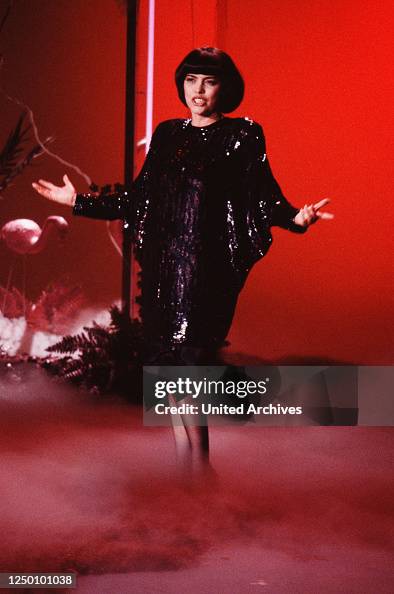 Deutsches Konzert - Die französische Sängerin Mireille Mathieu... News Bild & Inspiration Deutsches Konzert - Die französische Sängerin Mireille Mathieu... News Illustration