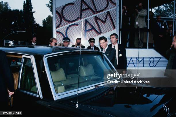 Besuch von Prinz Charles und Prinzessin Diana in Bonn - Messebesuch.