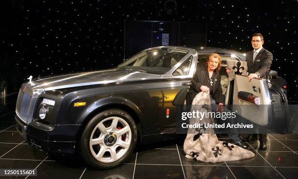 Rolls-Royce und Pelzkreationen - Das Autohaus BMW Hammer präsentiert den Rolls-Roye Phantom VII und Pelzmodezar Alfredo Pauly präsentiert dazu einige...