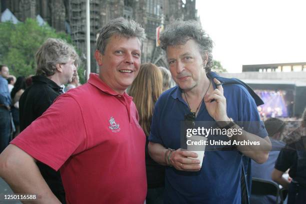 Open-Air Konzert mit Xavier Naidoo in Köln 2005 - Die beiden Musiker-Kollektive "Söhne Mannheims" und "Brothers Keepers" geben ein Konzert auf dem...