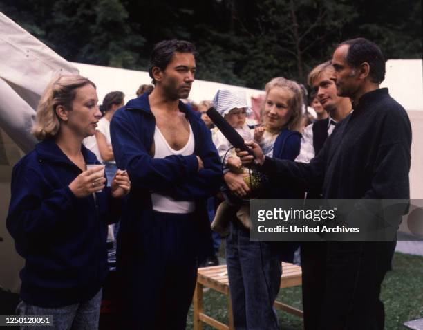 Schlaraffenland, D 1990, Regie: Michael Verhoeven, CORNELIA LIPPERT, JOHANNES TERNE, IRENE CHRIST, HORST KOTTERBA, MICHAEL VERHOEVEN, Key: Interview,...