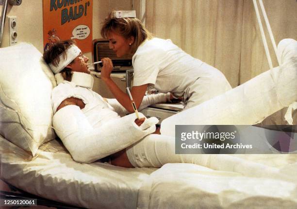 Werner - Beinhart!, D 1990, Regie: Niki List, Gerhard Hahn, Michael Schaack, RÖTGER FELDMANN, Stichwort: Patient, Krankenzimmer, Krankenschwester,...