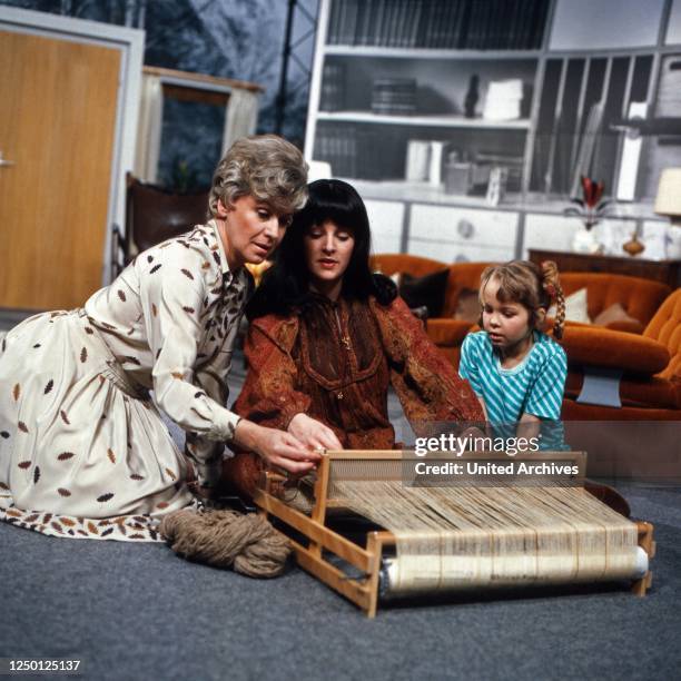 Immer dieses Fernsehen..., Erziehungsratgeber, Deutschland 1983, Darsteller: Waltraud Haas , Angelika Reissner, Patricia Fitzgerald.
