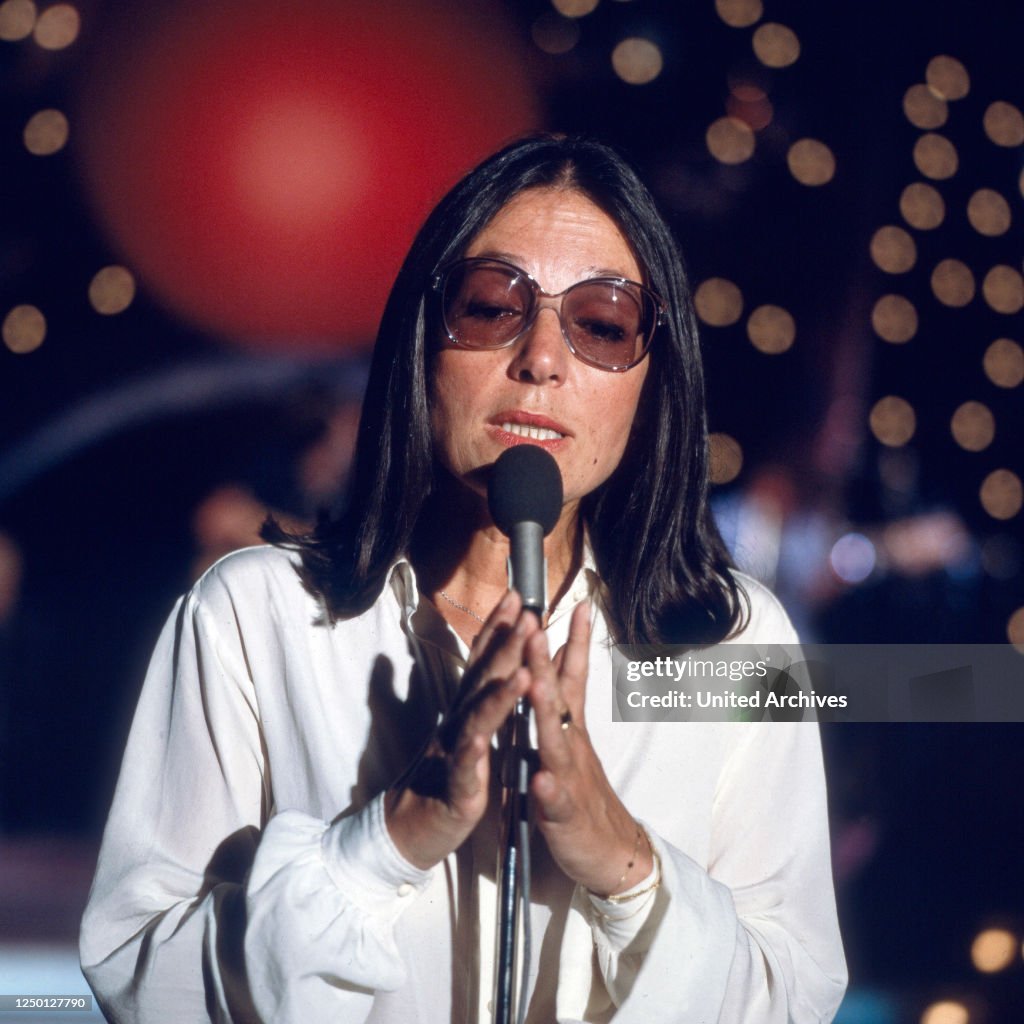 Nana Mouskouri