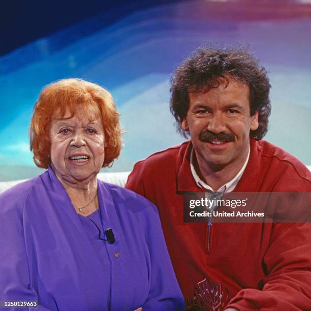 Liebesbarometer, Fernsehshow, Deutschland 1992 - 1993, Moderator Thomas Hegemann mit Gaststar Brigitte Mira.