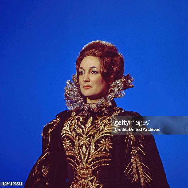 Edda Moser, deutsche Opernsängerin, zu Gast in der Musiksendung "Schöne Stimmen", Deutschland 1976.