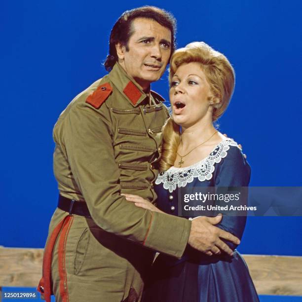 Franco Corelli und Mirella Freni, italienische Opernsänger, zu Gast in der Musiksendung "Schöne Stimmen", Deutschland 1976.